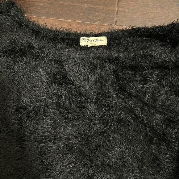 Cropped one shoulder fuzzy sweater - Picture 2 of 2